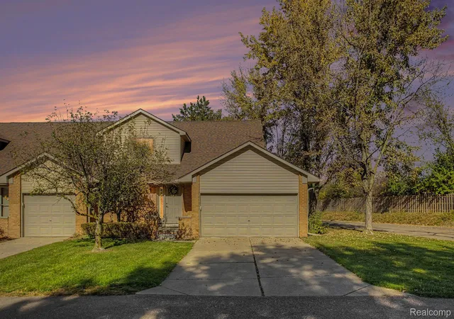 Listing Photo 1 - Condo for sale in building located at 3783 Old Creek Rd, Troy, MI 48084