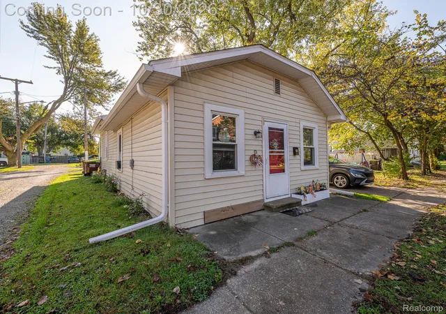 Single family home for sale at 615 Hubble St, Monroe, MI 48161 | MLS# 20261085100 | Listing updated on 2026-10-30