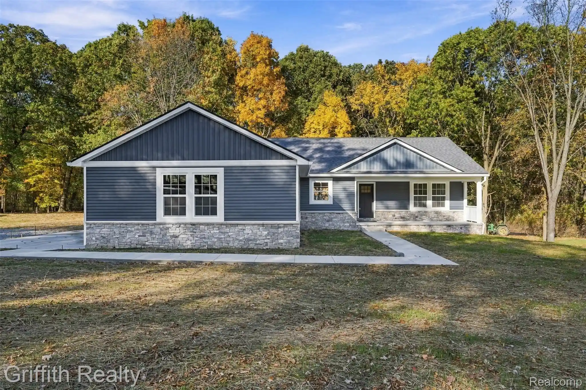 Photo 1 of Single family home for sale at 12421 White Lake Rd, Fenton, MI 48430 | MLS# 20261085123 | Listing updated on 2026-10-24