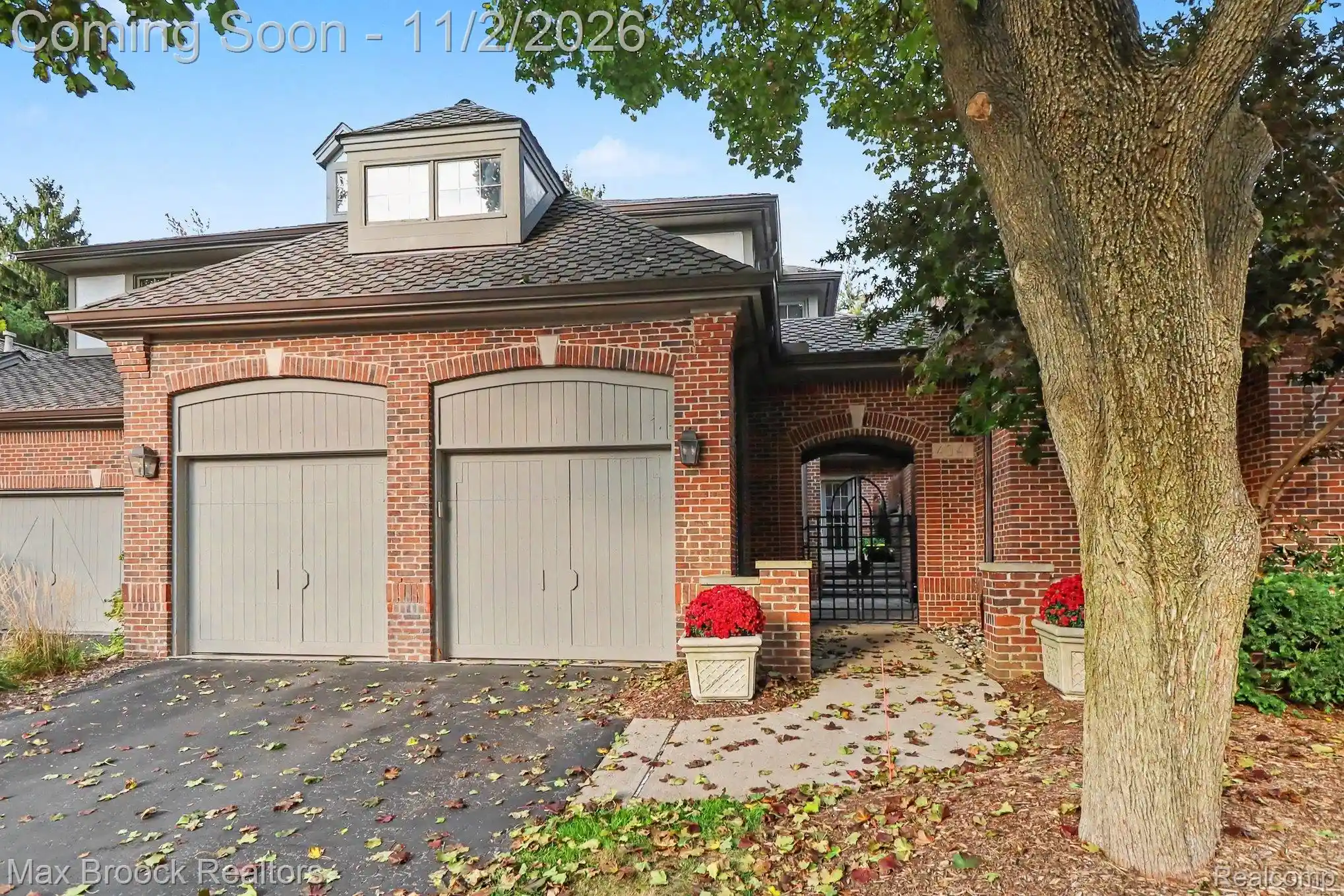 Listing Photo 1 - Condo for sale in 4041 Cranbrook Ct located at 4041 Cranbrook Ct, Bloomfield Hills, MI 48301 - Unit #27