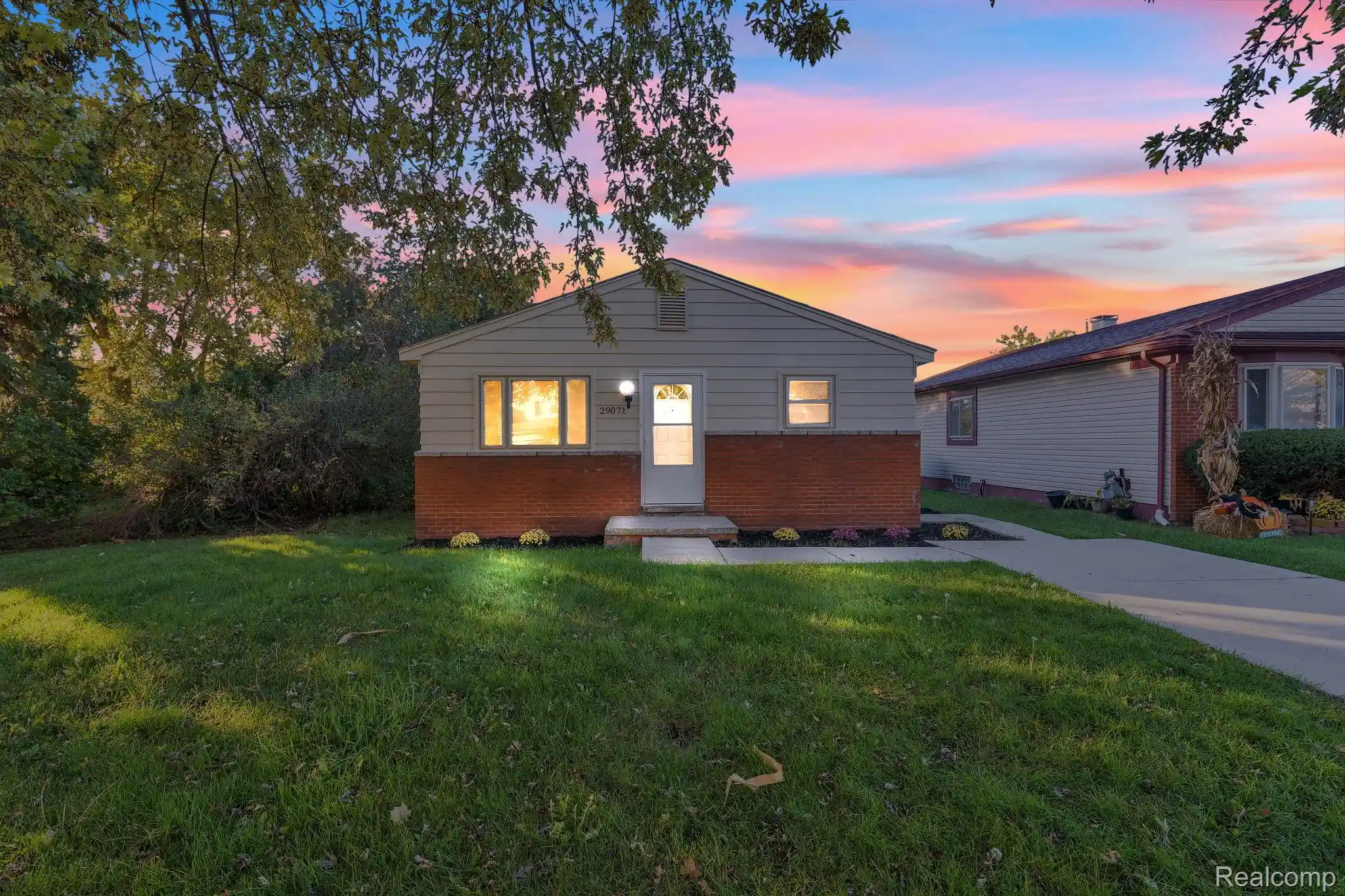 Photo 1 of Single family home for sale at 29071 Annapolis Rd, Westland, MI 48186 | MLS# 20261085131 | Listing updated on 2026-10-23