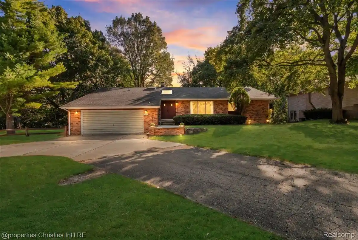 Photo 1 of Single family home for sale at 2779 W Wattles Rd, Troy, MI 48098 | MLS# 20261085144 | Listing updated on 2026-10-24