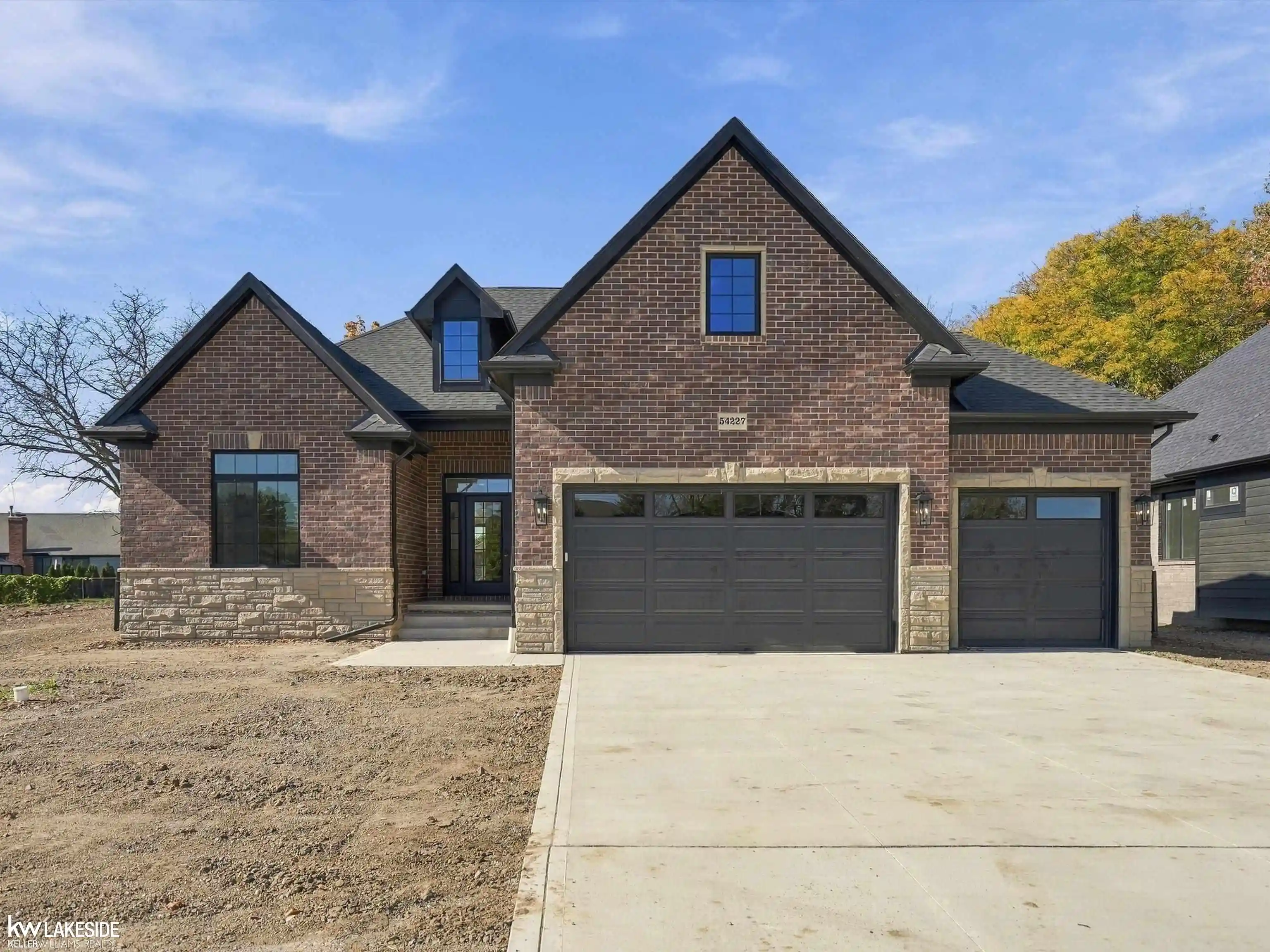 Photo 1 of Single family home for sale at 54227 Romeo Plank Rd, Macomb, MI 48042 | MLS# 58050225422 | Listing updated on 2026-10-28