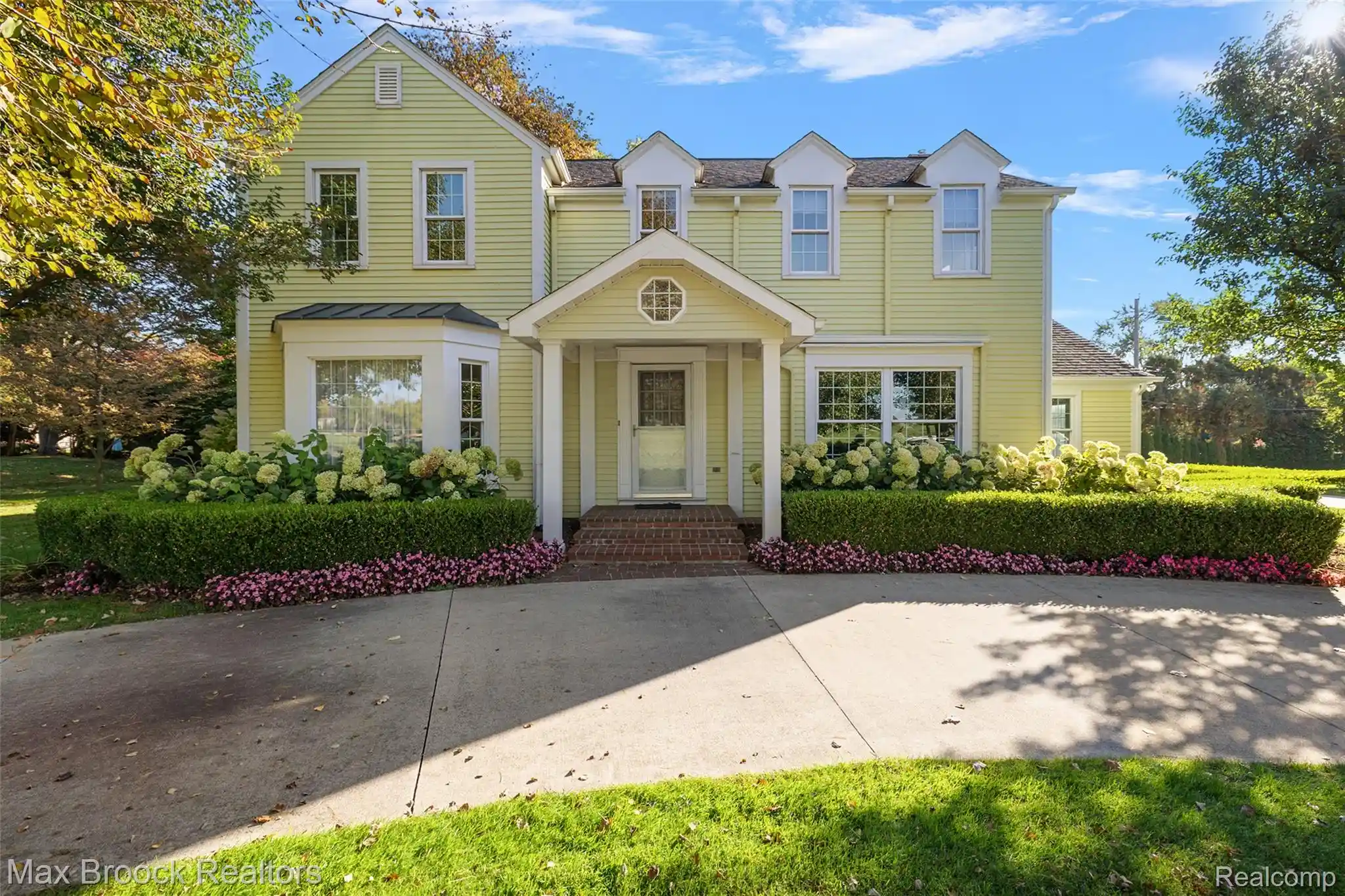 Photo 1 of Single family home for sale at 6131 Golfview Dr, Bloomfield Hills, MI 48301 | MLS# 20261085171 | Listing updated on 2026-10-23