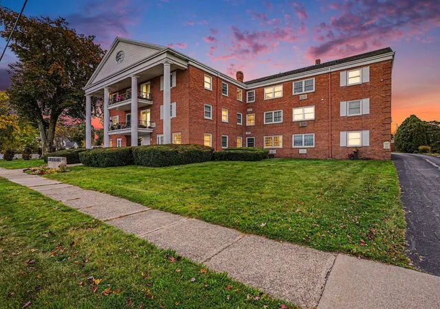Photo 1 of Sale Pending at 1249 Lakeshore Dr #328, Muskegon, MI 49441 | MLS# 71026055791 | Listing updated on 2026-10-28