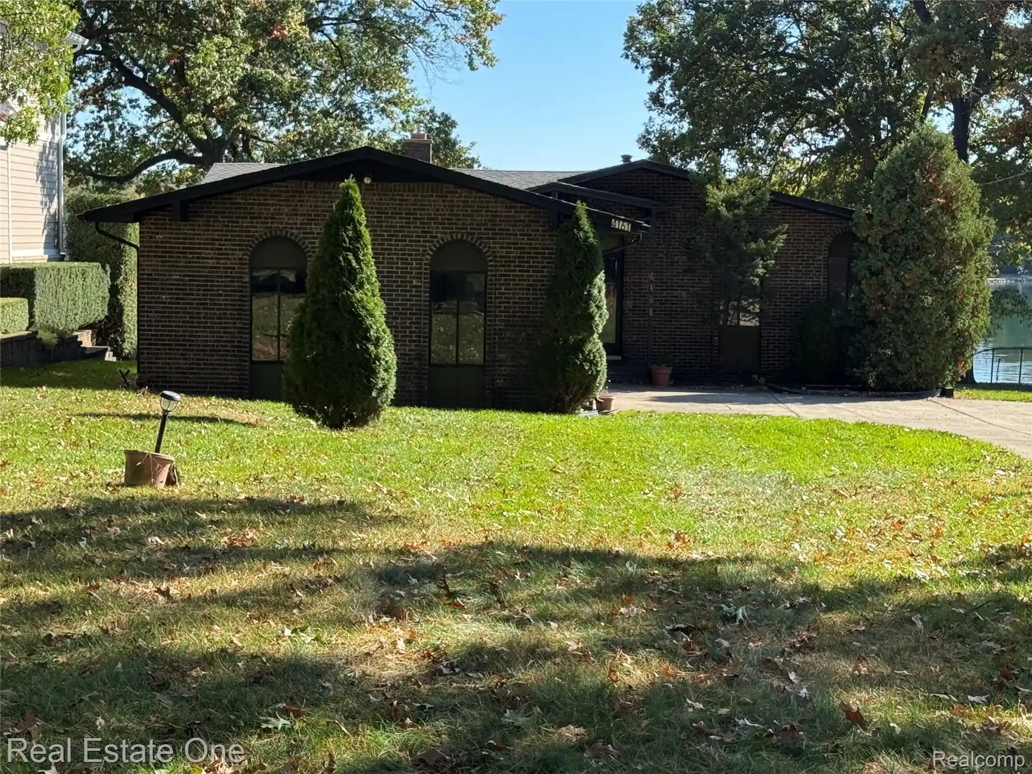 Photo 1 of Sale Pending at 4161 Lakewood Dr, Waterford, MI 48329 | MLS# 20261085247 | Listing updated on 2026-10-25