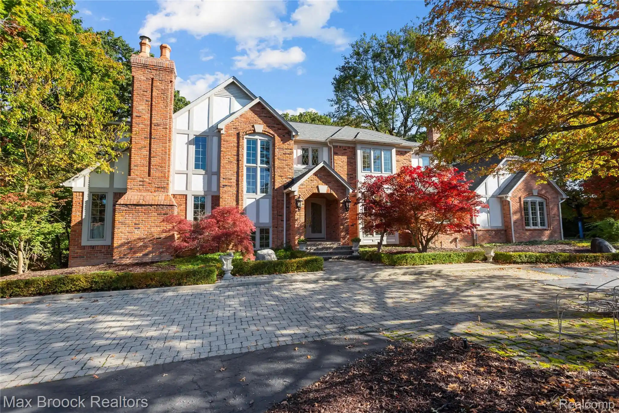 Photo 1 of Mansion for sale at 265 Charing Cross Ct, Bloomfield Hills, MI 48304 | MLS# 20261085262 | Listing updated on 2026-10-24
