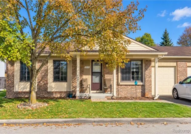 Photo 1 of Sale Pending at 2939 Roundtree Dr, Troy, MI 48083 | MLS# 20261085278 | Listing updated on 2026-10-28
