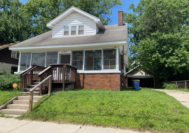 Photo 1 of Multi family home for sale at 527 Kenwood St Ne, Grand Rapids, MI 49505 | MLS# 65026055835 | Listing updated on 2026-10-27