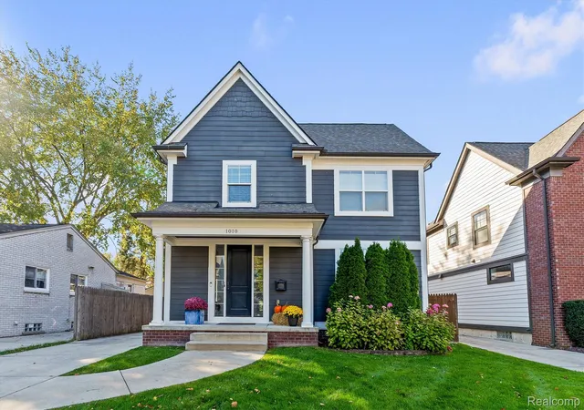 Photo 1 of Single family home for sale at 1010 Mclean Ave, Royal Oak, MI 48067 | MLS# 20261085291 | Listing updated on 2026-10-27
