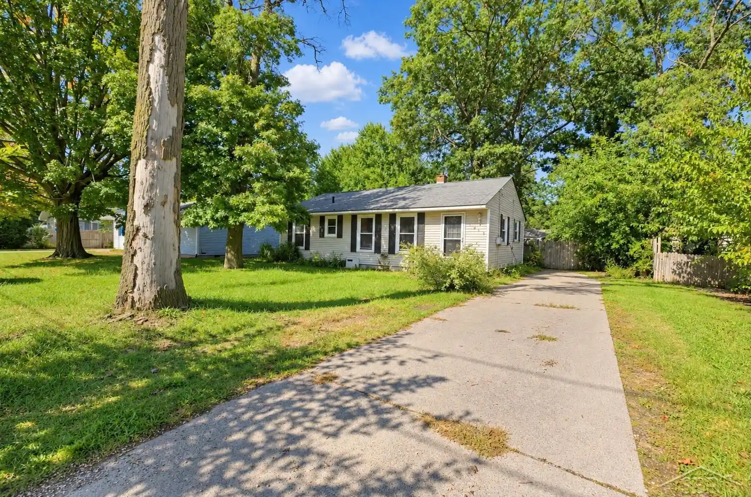 Photo 1 of Single family home for sale at 1960 Calvin Ave, Muskegon, MI 49442 | MLS# 61050225472 | Listing updated on 2026-10-21