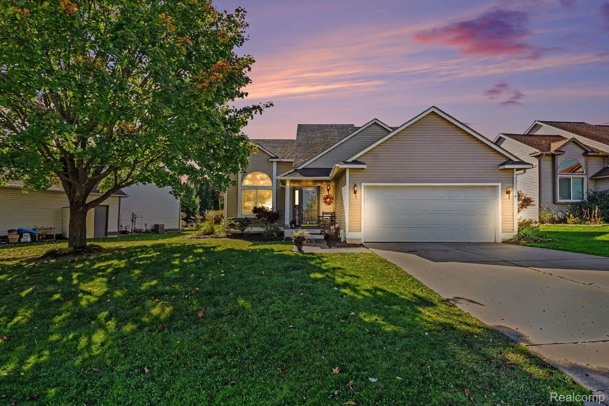 Photo 1 of Single family home for sale at 1305 Pin Oak Blf, Howell, MI 48843 | MLS# 20261085310 | Listing updated on 2026-10-23