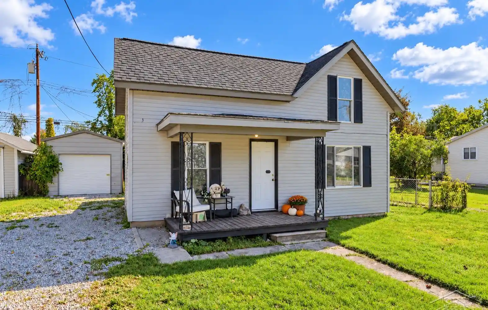 Photo 1 of Single family home for sale at 1047 Bacon St, Monroe, MI 48161 | MLS# 61050225475 | Listing updated on 2026-10-30