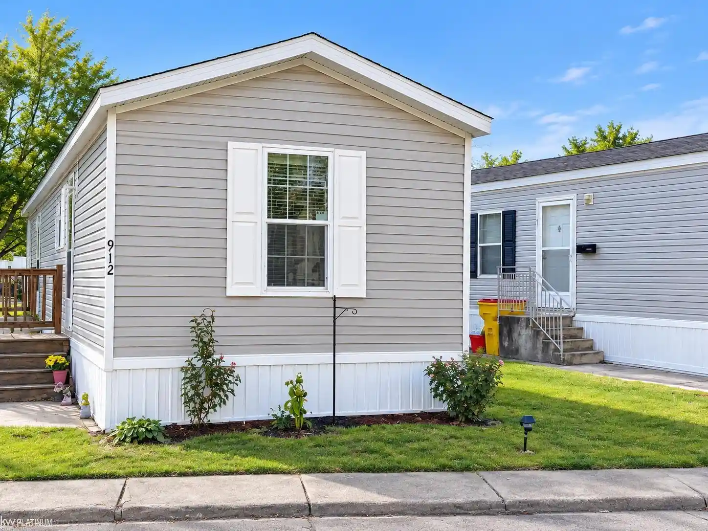 Photo 1 of Single family home for sale at 912 Cour Retta St, Warren, MI 48091 | MLS# 58050225477 | Listing updated on 2026-10-21