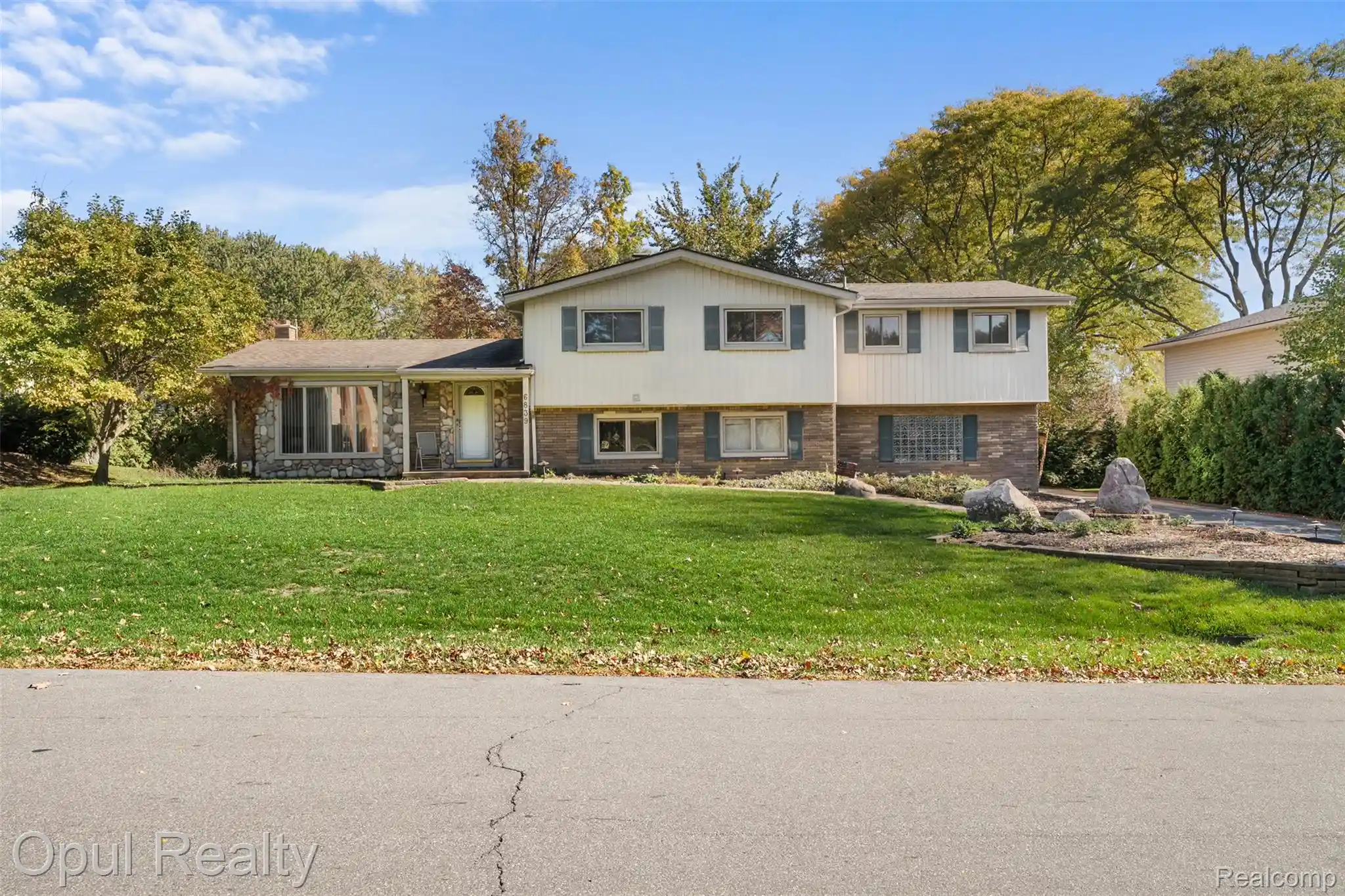 Photo 1 of Single family home for sale at 6839 White Pine Dr, Bloomfield Hills, MI 48301 | MLS# 20261085352 | Listing updated on 2026-10-24