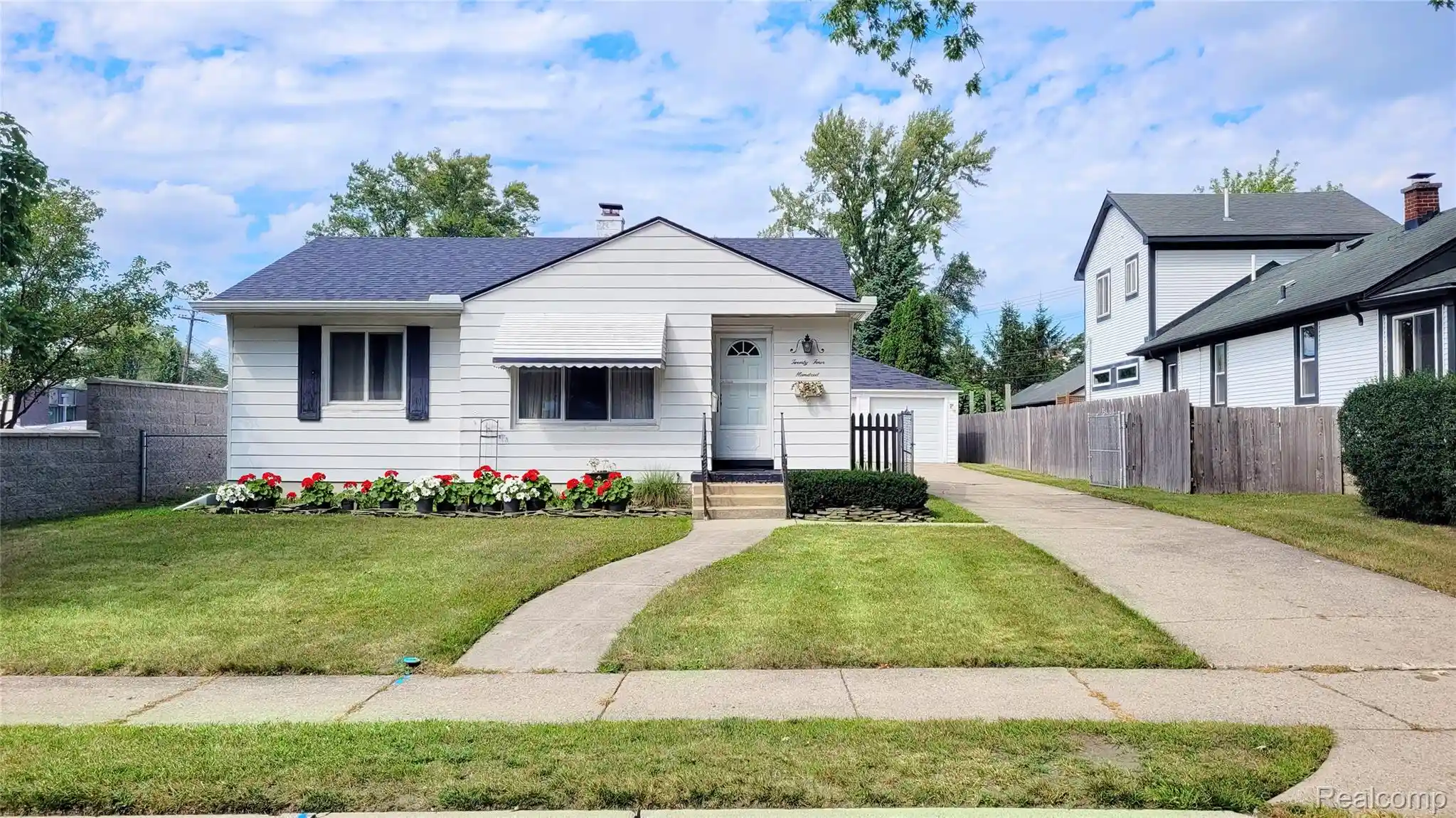 Photo 1 of Single family home for sale at 2400 Oxford Rd, Berkley, MI 48072 | MLS# 20261085364 | Listing updated on 2026-10-22