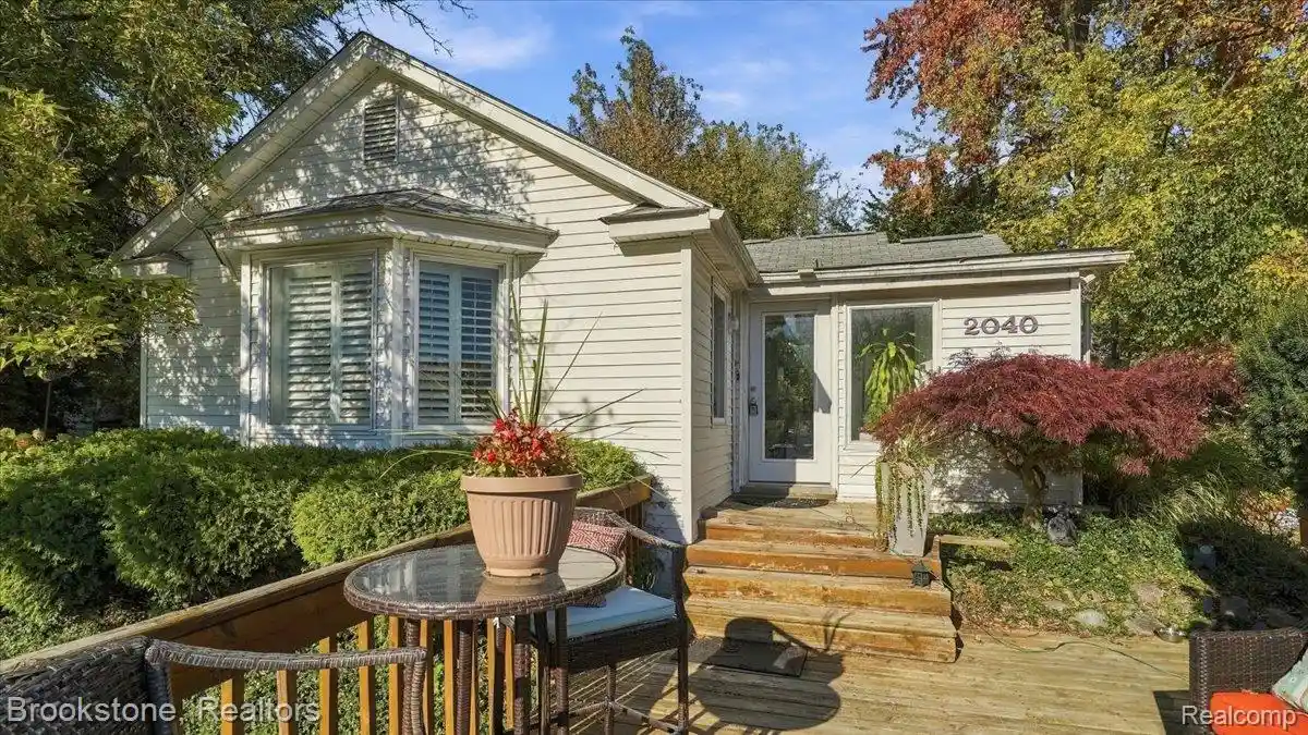 Photo 1 of Single family home for sale at 2040 Walnut Lake Rd, West Bloomfield, MI 48323 | MLS# 20261085375 | Listing updated on 2026-10-24