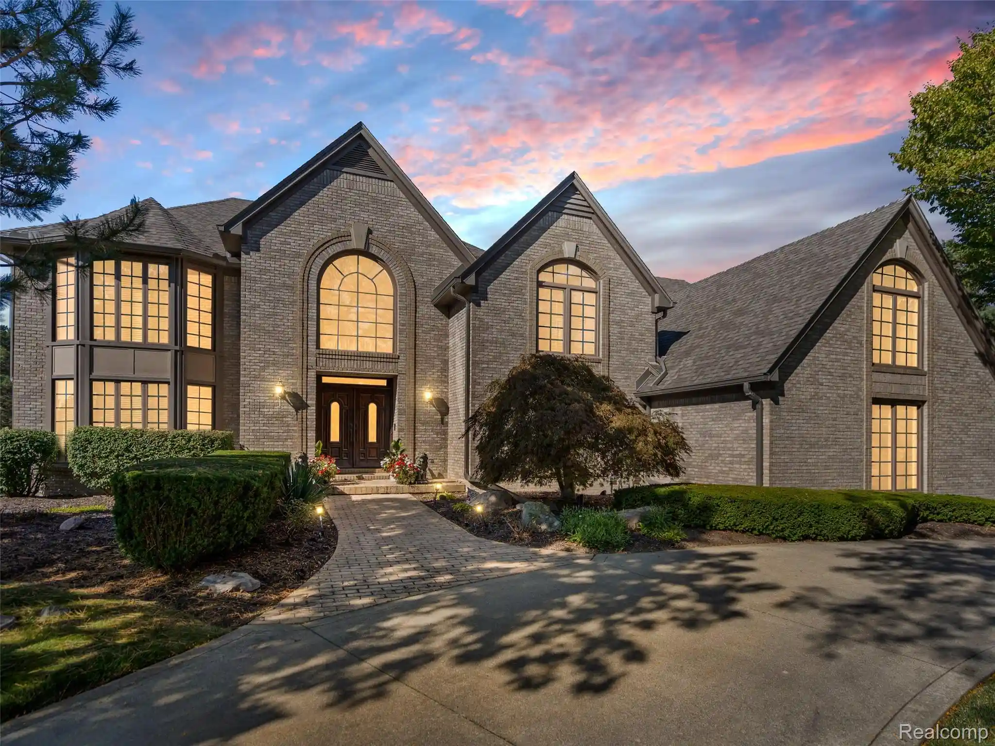 Photo 1 of Mansion for sale at 5724 Murfield Dr, Rochester, MI 48306 | MLS# 20261085383 | Listing updated on 2026-10-22