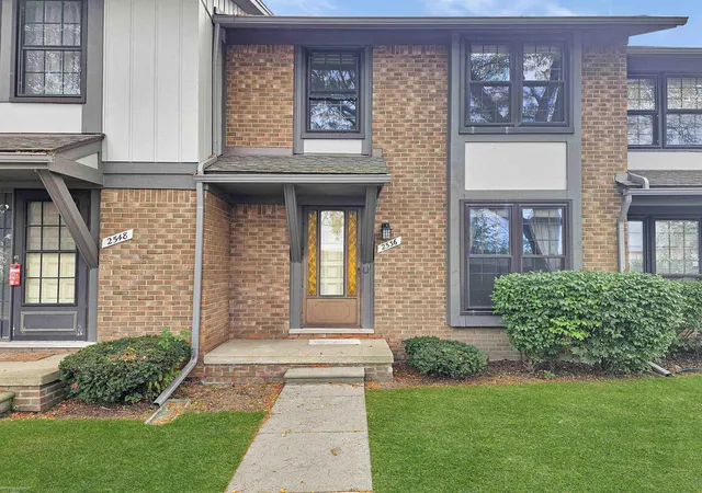 Listing Photo 1 - Condo for sale in building located at 2536 Chalk Farm Rd, Warren, MI 48091