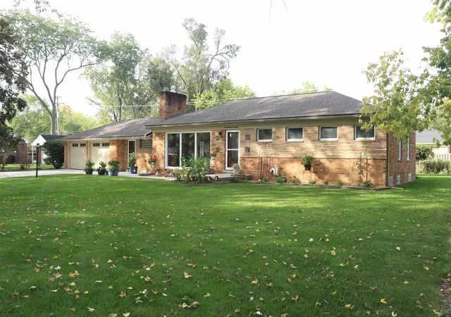 Photo 1 of Single family home for sale at 113 Maple St, Tecumseh, MI 49286 | MLS# 56050225501 | Listing updated on 2026-10-28