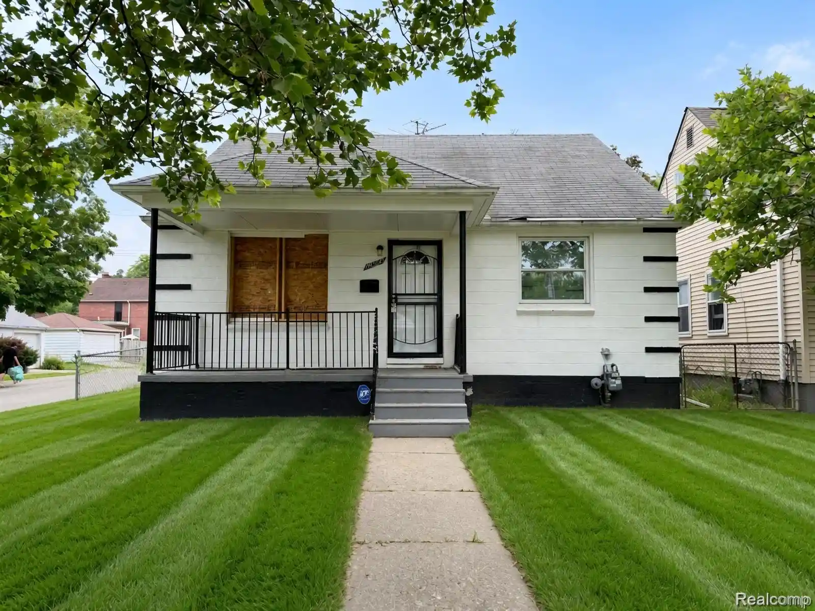Photo 1 of Single family home for sale at 11090 Minden St, Detroit, MI 48205 | MLS# 20261085424 | Listing updated on 2026-10-26