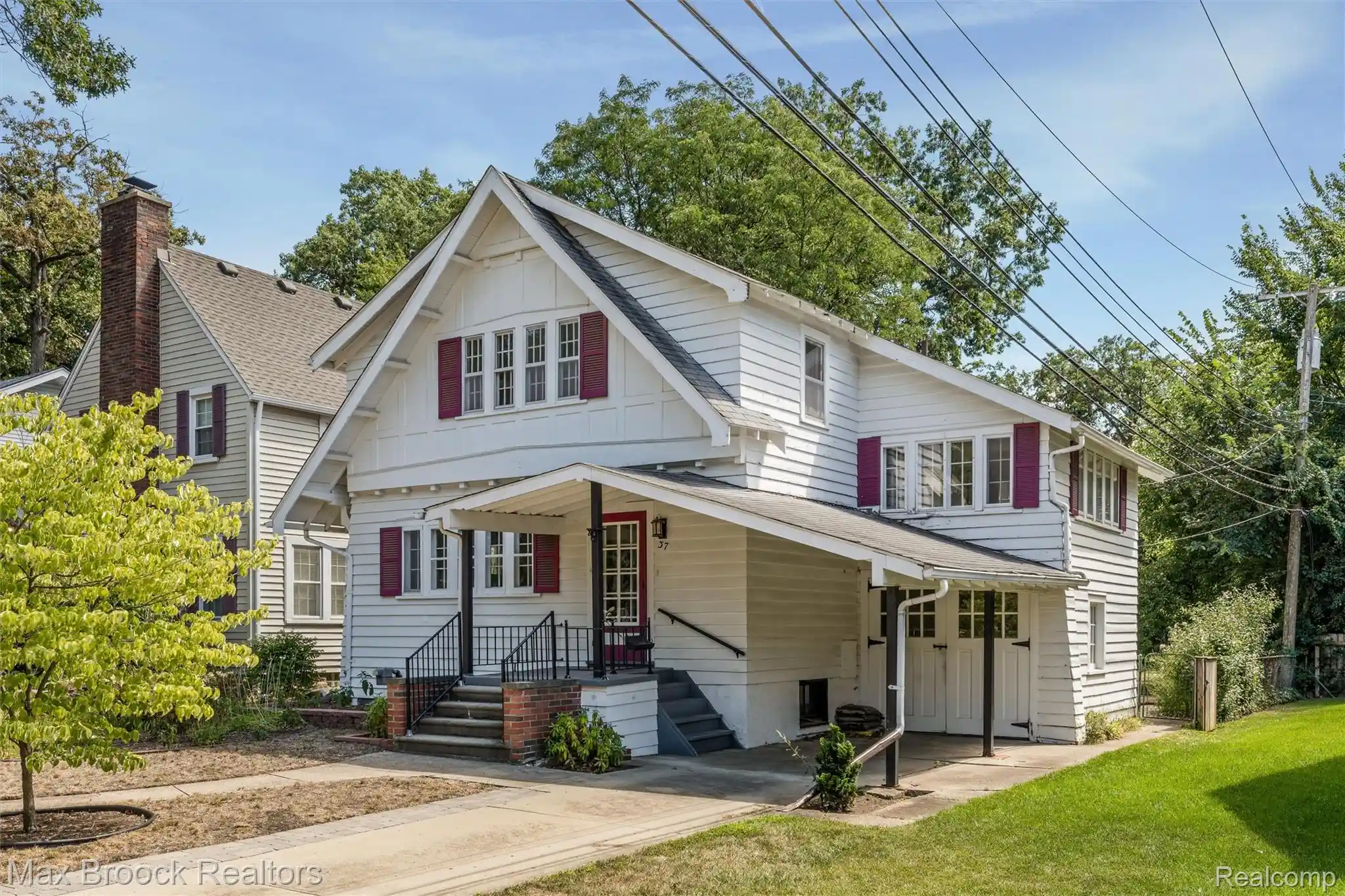 Photo 1 of Single family home for sale at 37 Hanover Rd, Pleasant Ridge, MI 48069 | MLS# 20261085505 | Listing updated on 2026-10-24
