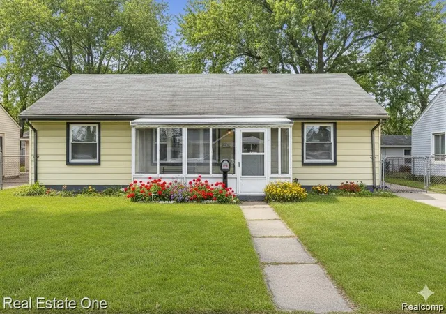 Photo 1 of Single family home for sale at 26641 Ridgemont St, Roseville, MI 48066 | MLS# 20261085518 | Listing updated on 2026-10-25