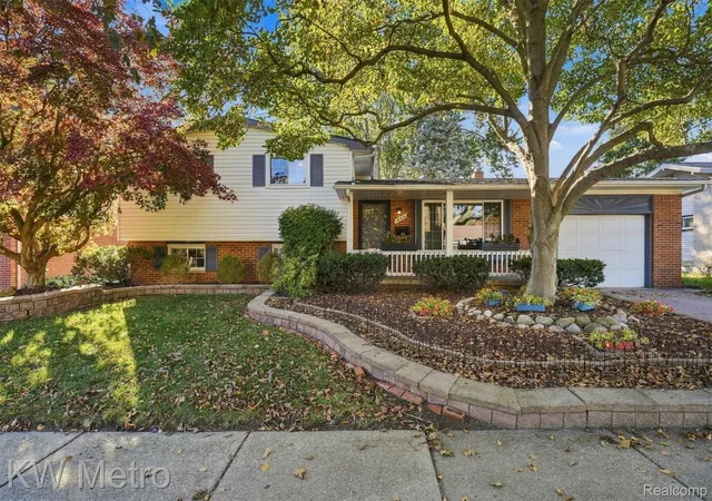 Photo 1 of Single family home for sale at 14571 Park St, Livonia, MI 48154 | MLS# 20261085554 | Listing updated on 2026-10-27