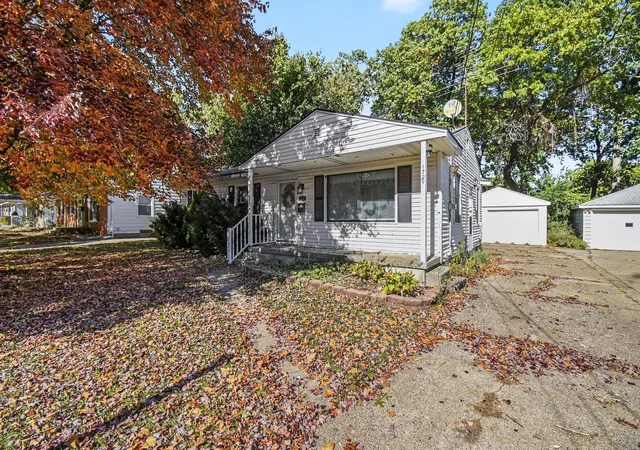 Photo 1 of Single family home for sale at 1729 Kentfield St Sw, Wyoming, MI 49519 | MLS# 65026056044 | Listing updated on 2026-10-27