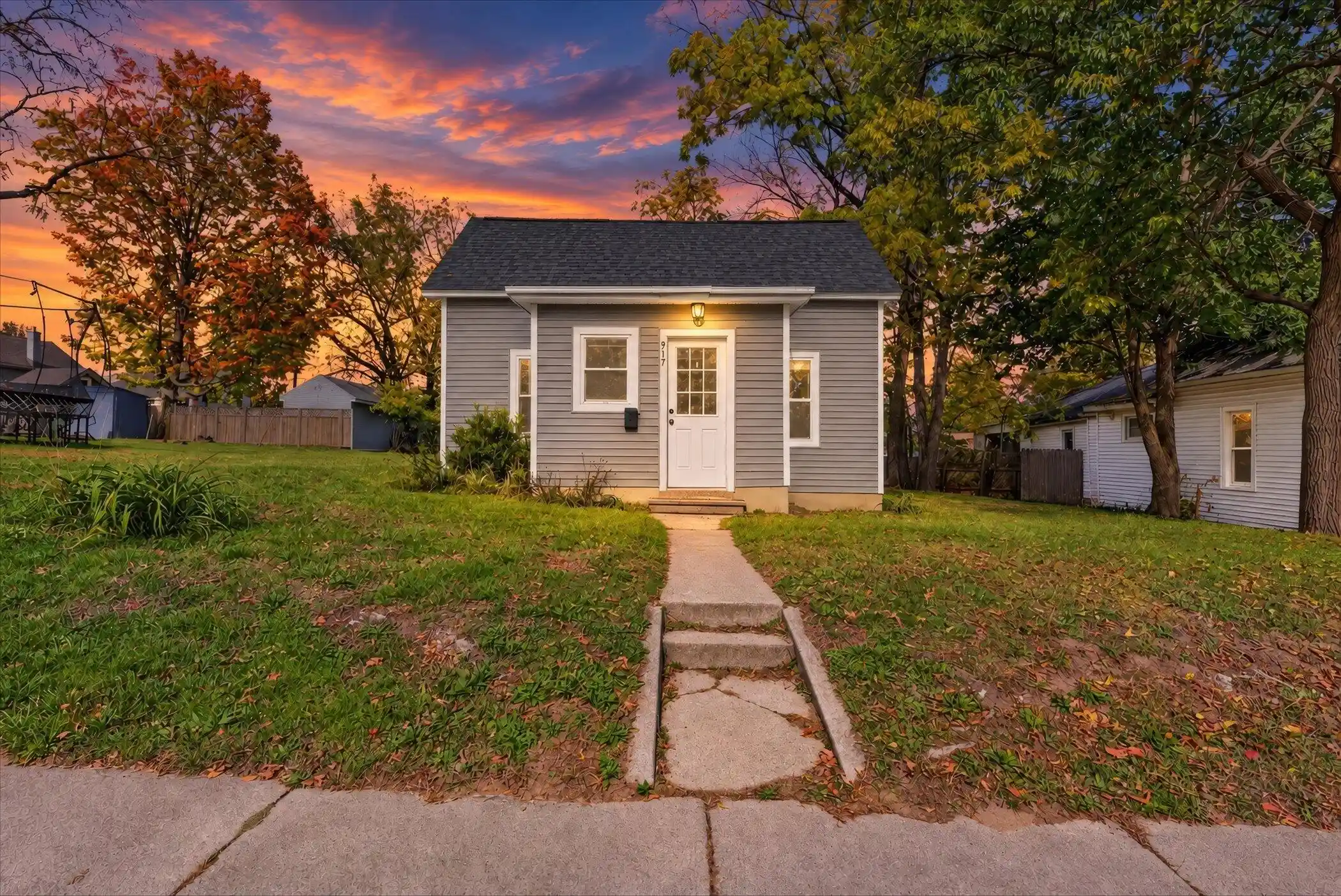 Photo 1 of Single family home for sale at 917 Innes St Ne, Grand Rapids, MI 49503 | MLS# 65026056047 | Listing updated on 2026-10-21