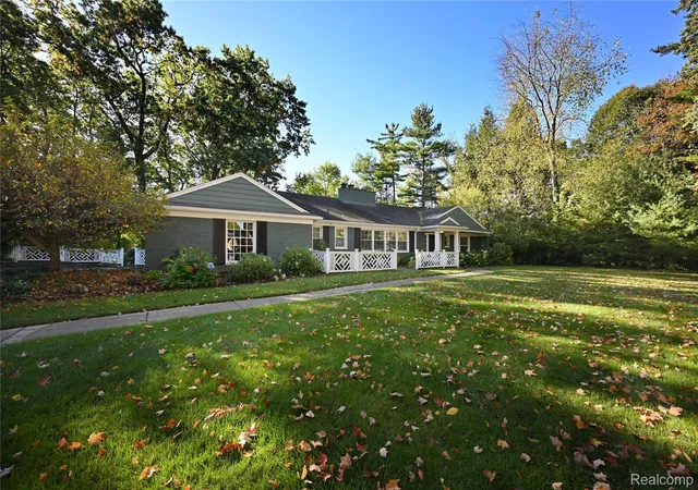 Photo 1 of Single family home for sale at 3865 Oakhills Dr, Bloomfield Hills, MI 48301 | MLS# 20261085569 | Listing updated on 2026-10-26