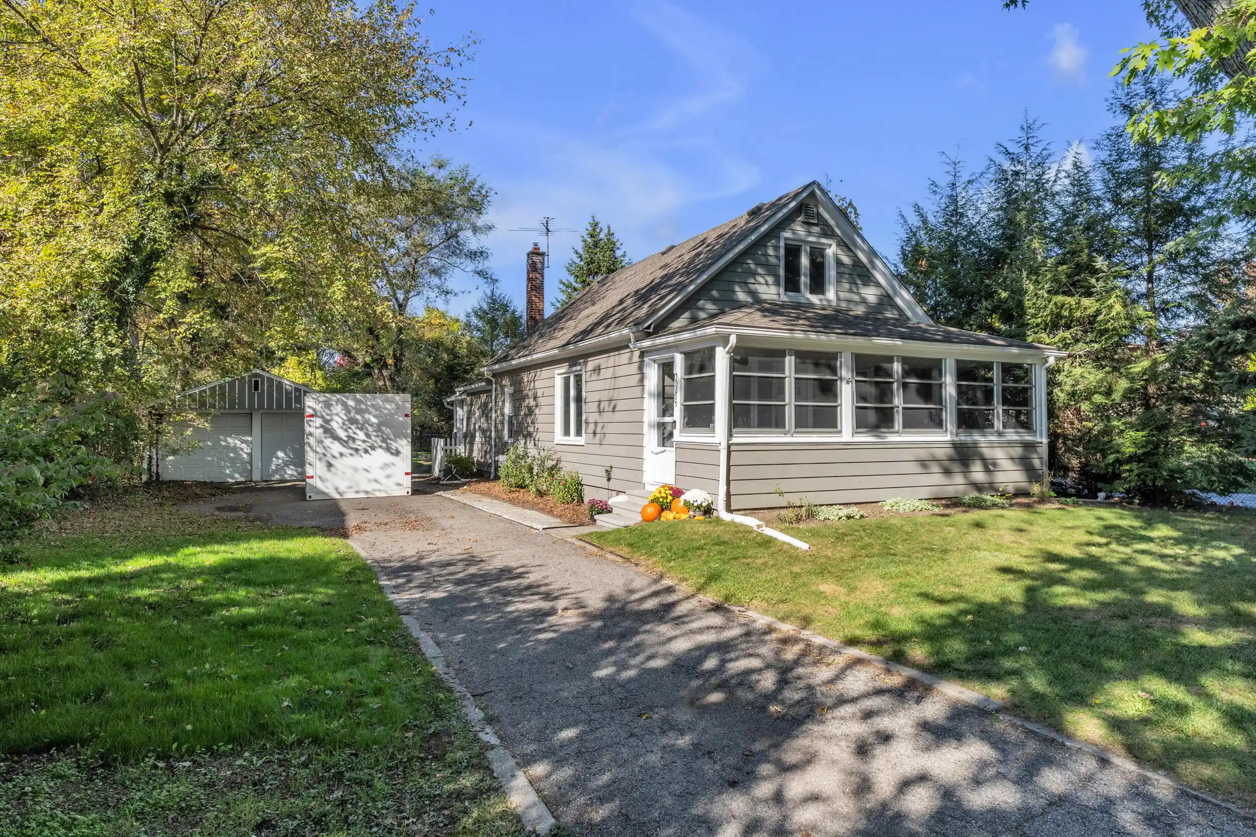 Photo 1 of Single family home for sale at 20015 Farmington Rd, Livonia, MI 48152 | MLS# 81026056066 | Listing updated on 2026-10-23