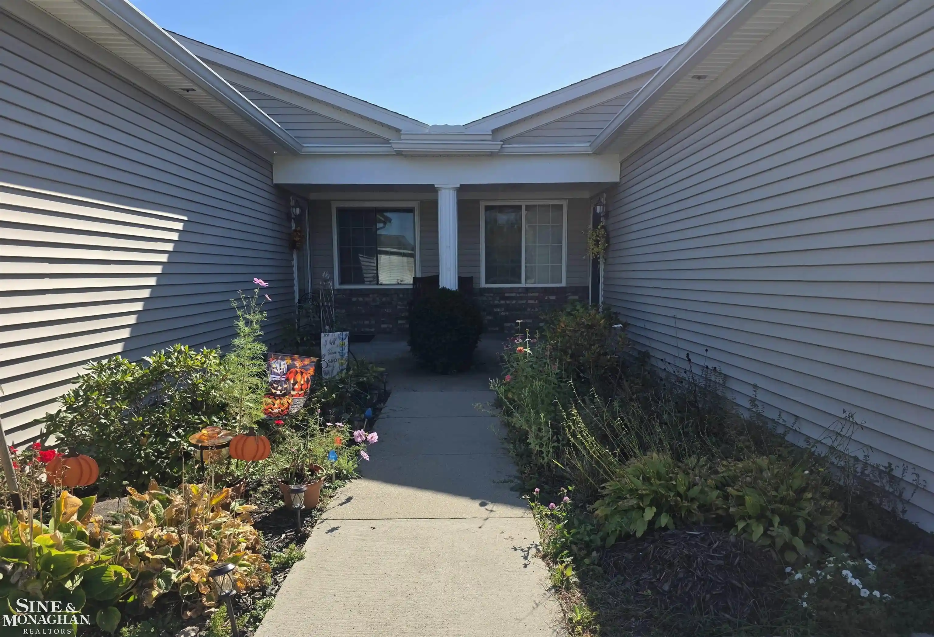 Photo 1 of Condo for sale at 877 Crystal Ln, Marysville, MI 48040 | MLS# 58050225548 | Listing updated on 2026-10-21