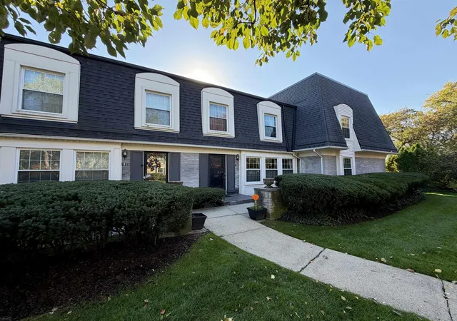 Photo 1 of Condo for sale at 1965 Shorepointe Ln, Grosse Pointe Woods City Wayne, MI 48236 | MLS# 58050225560 | Listing updated on 2026-10-29