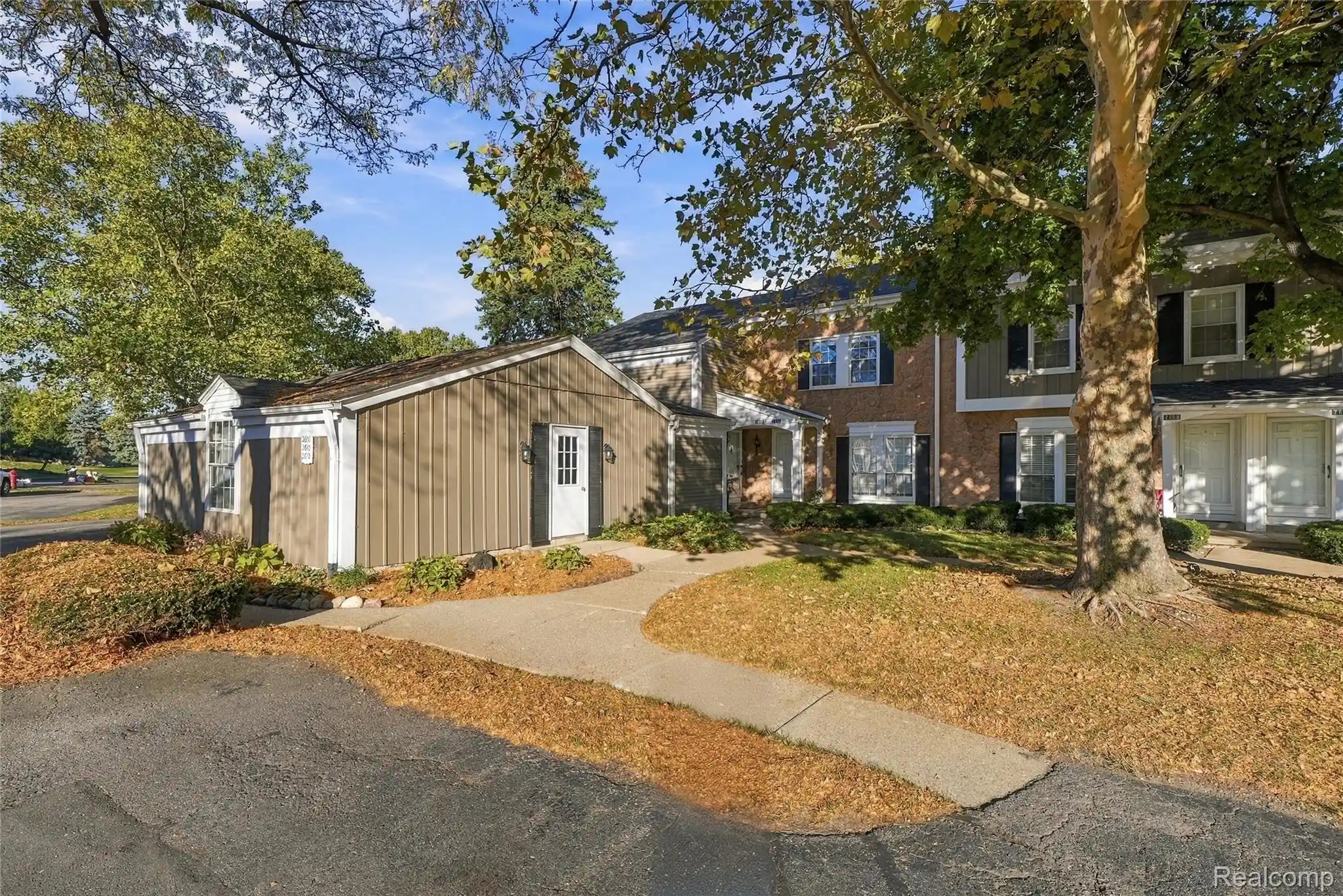 Condo for sale at 2612 E Williamsburg Cir, Auburn Hills, MI 48326 | MLS# 20261085634
