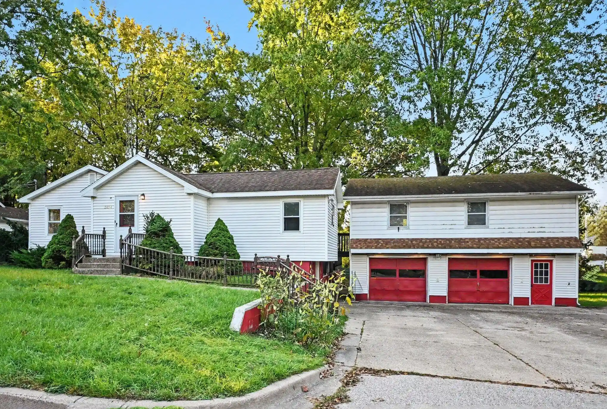 Single family home for sale at 2854 Oak St, Stevensville, MI 49127 | MLS# 69026056109