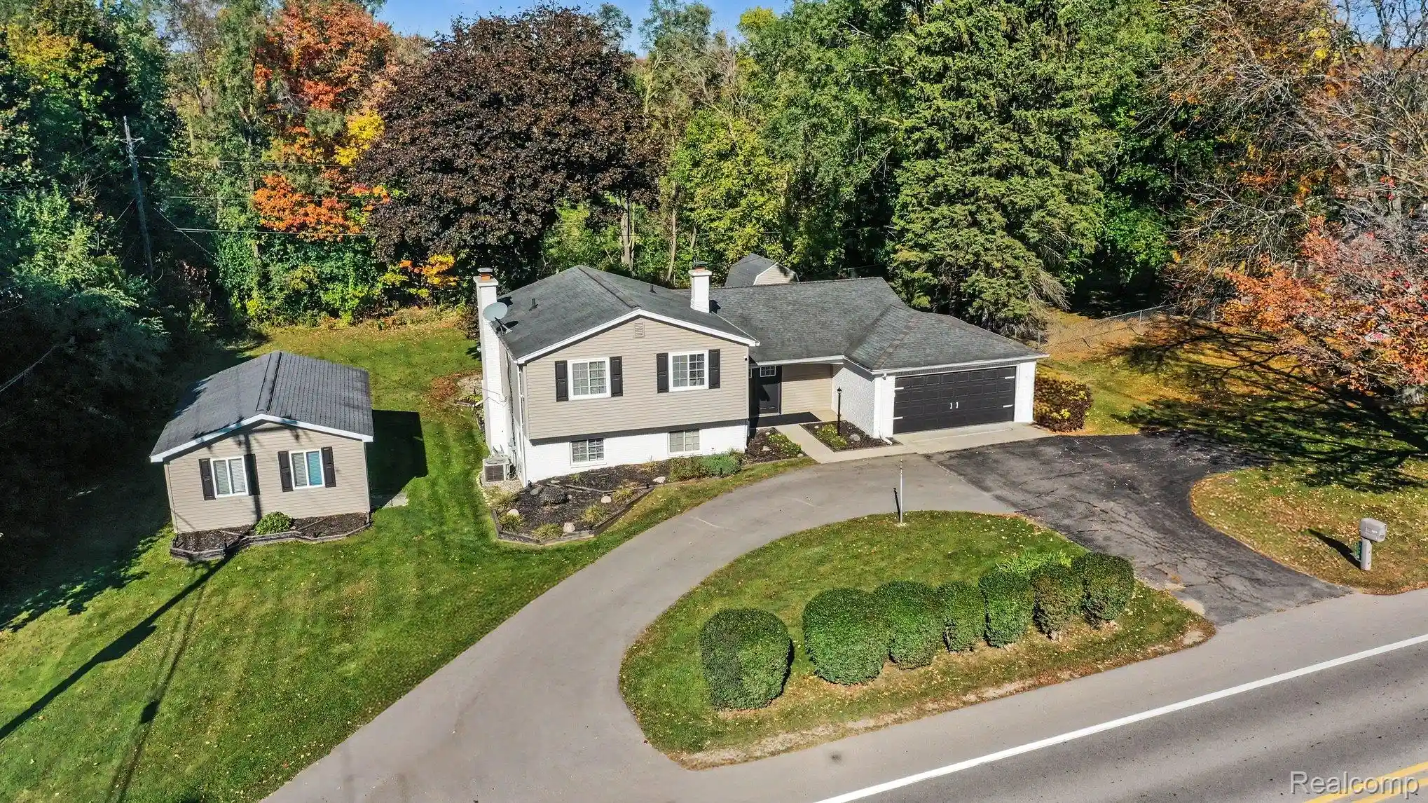 Photo 1 of Single family home for sale at 6490 Waldon Rd, Clarkston, MI 48346 | MLS# 20261085695 | Listing updated on 2026-10-24