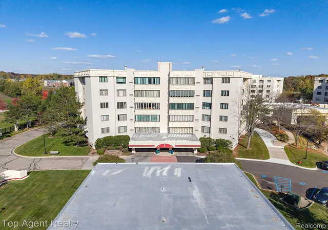 Condo for sale at 43100 12 Oaks Crescent Dr #4055, NoviCity_Oakland, MI 48377 | MLS# 20261085772