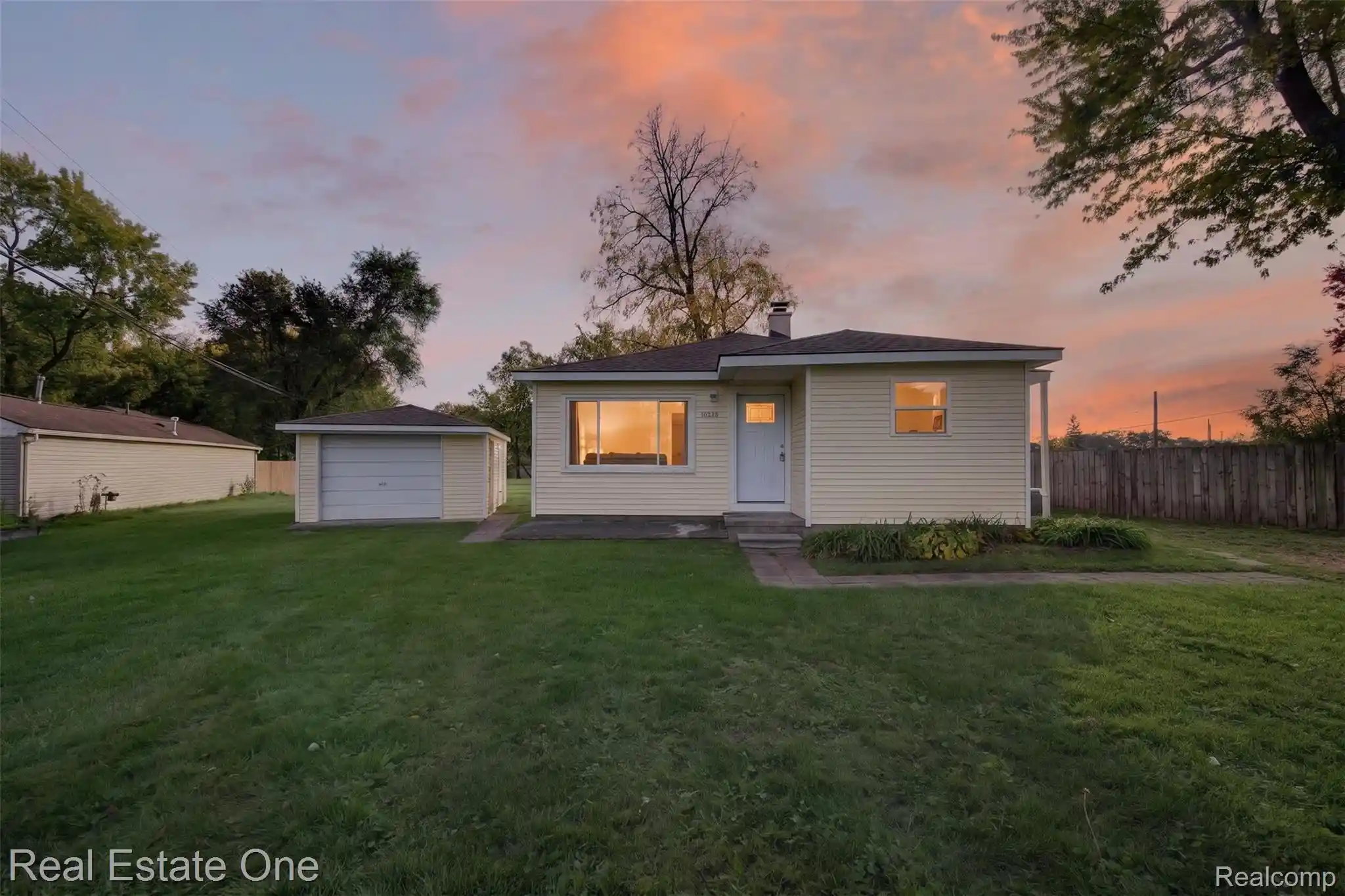 Photo 1 of Single family home for sale at 10235 Elizabeth Lake Rd, White Lake, MI 48386 | MLS# 20261085804 | Listing updated on 2026-10-25