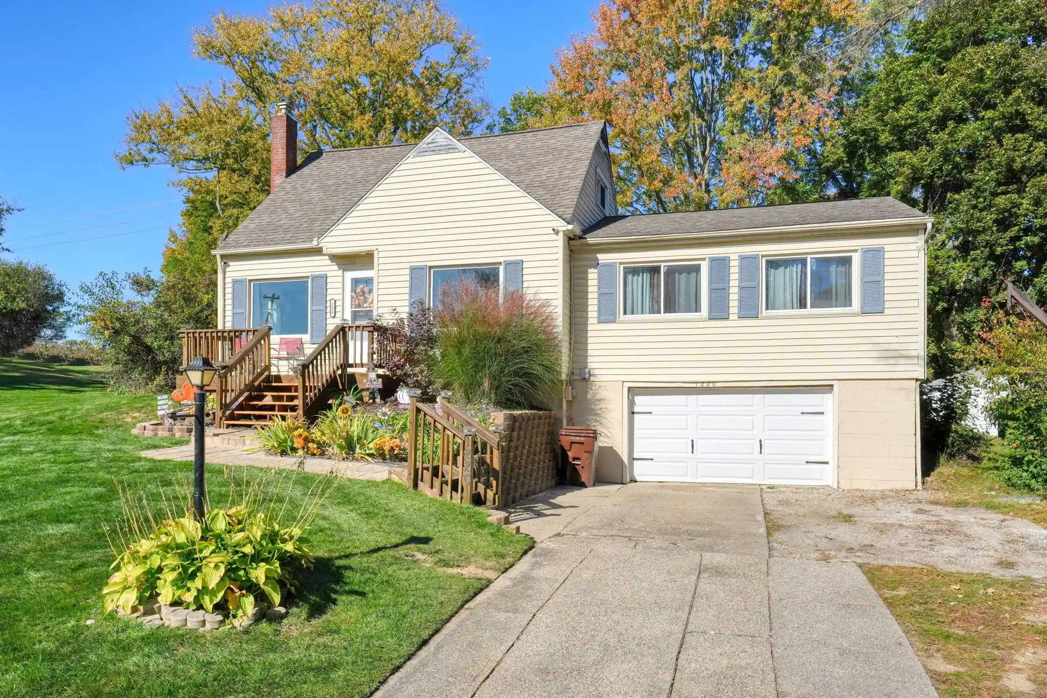 Photo 1 of Single family home for sale at 1220 Woodworth Rd, Jackson, MI 49202 | MLS# 55026056203 | Listing updated on 2026-10-28