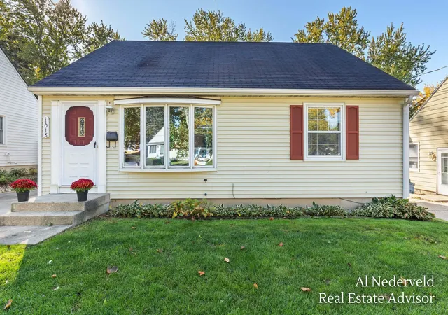 Photo 1 of Single family home for sale at 1018 Kentwood Dr Ne, Grand Rapids, MI 49505 | MLS# 65026056204 | Listing updated on 2026-10-29