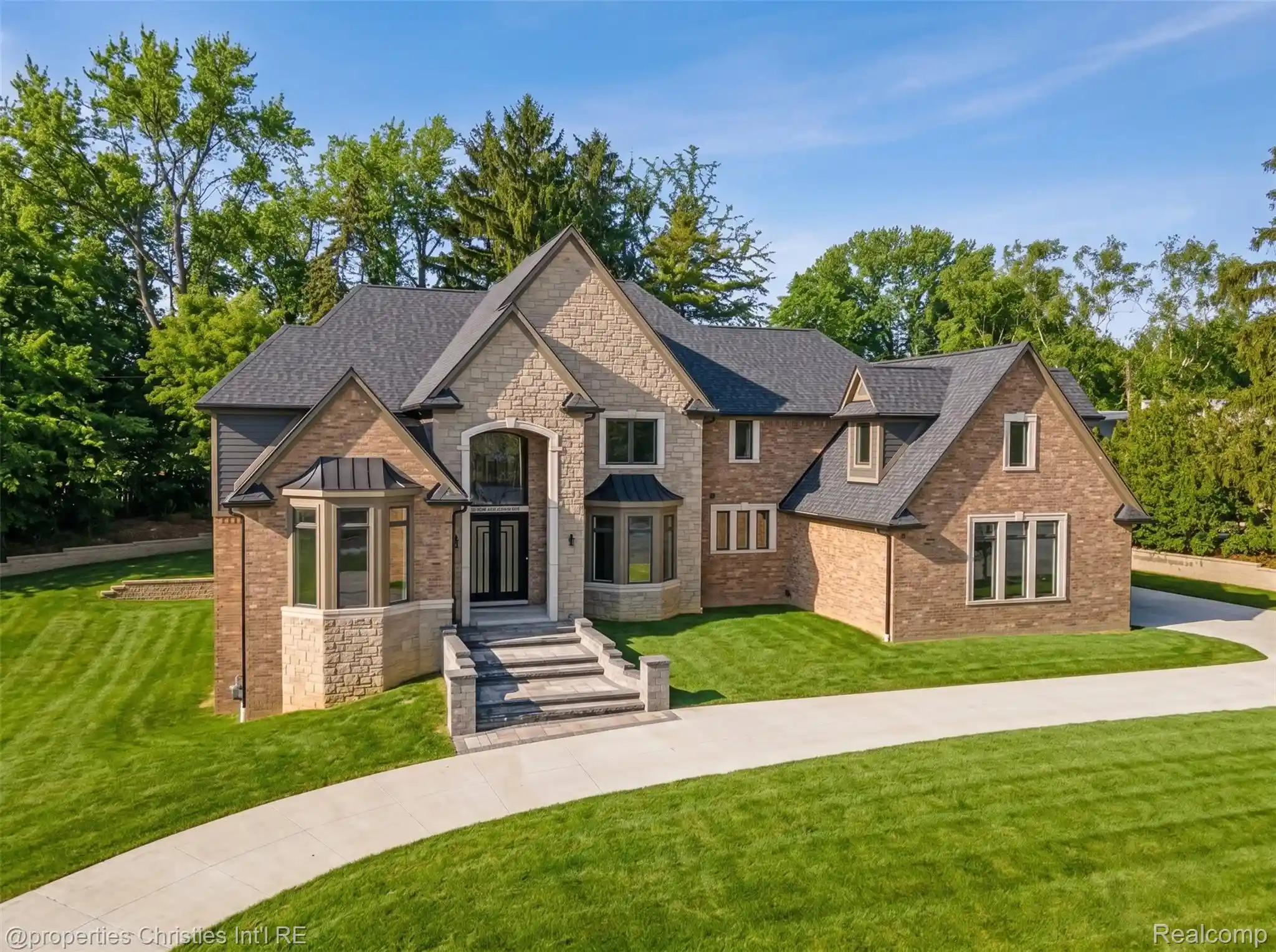 Photo 1 of Single family home for sale at 3080 Chickering Ct, Bloomfield Hills, MI 48302 | MLS# 20261085849 | Listing updated on 2026-10-23