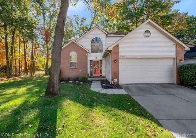 Photo 1 of Single family home for sale at 21629 Rose Holw Dr, Southfield, MI 48075 | MLS# 20261085860 | Listing updated on 2026-10-27