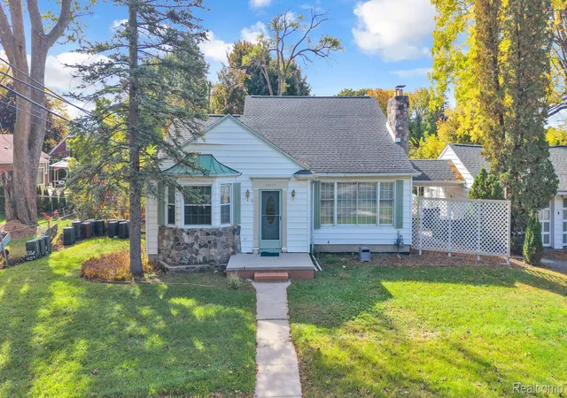 Photo 1 of Single family home for sale at 25825 Lyndon, Redford, MI 48239 | MLS# 20261085901 | Listing updated on 2026-10-28