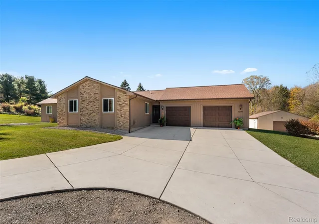 Photo 1 of Sale Pending at 1500 S Baldwin Rd, Oxford, MI 48371 | MLS# 20261085931 | Listing updated on 2026-10-29