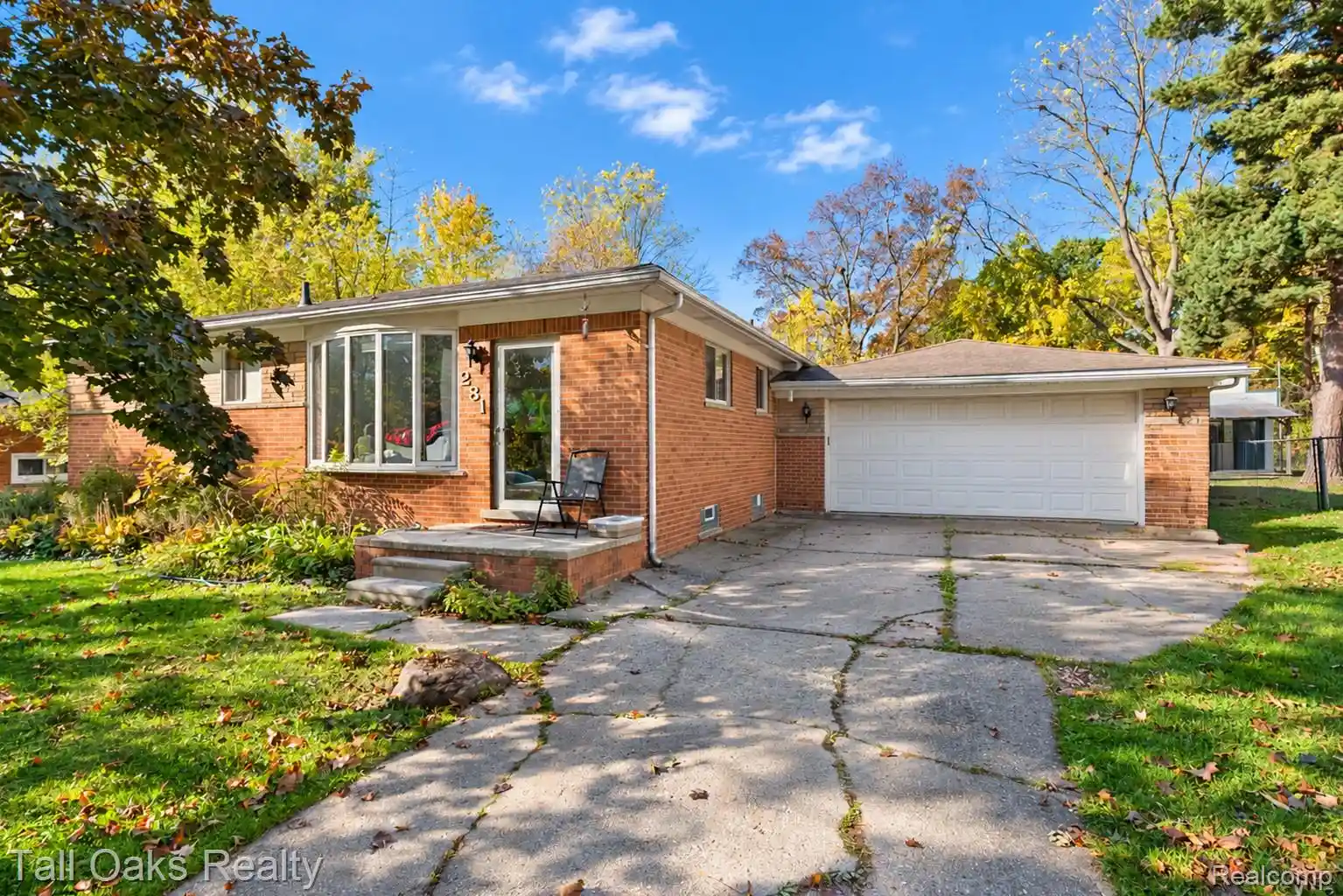 Photo 1 of Single family home for sale at 281 Lorberta Ln, Waterford, MI 48328 | MLS# 20261085924 | Listing updated on 2026-10-23