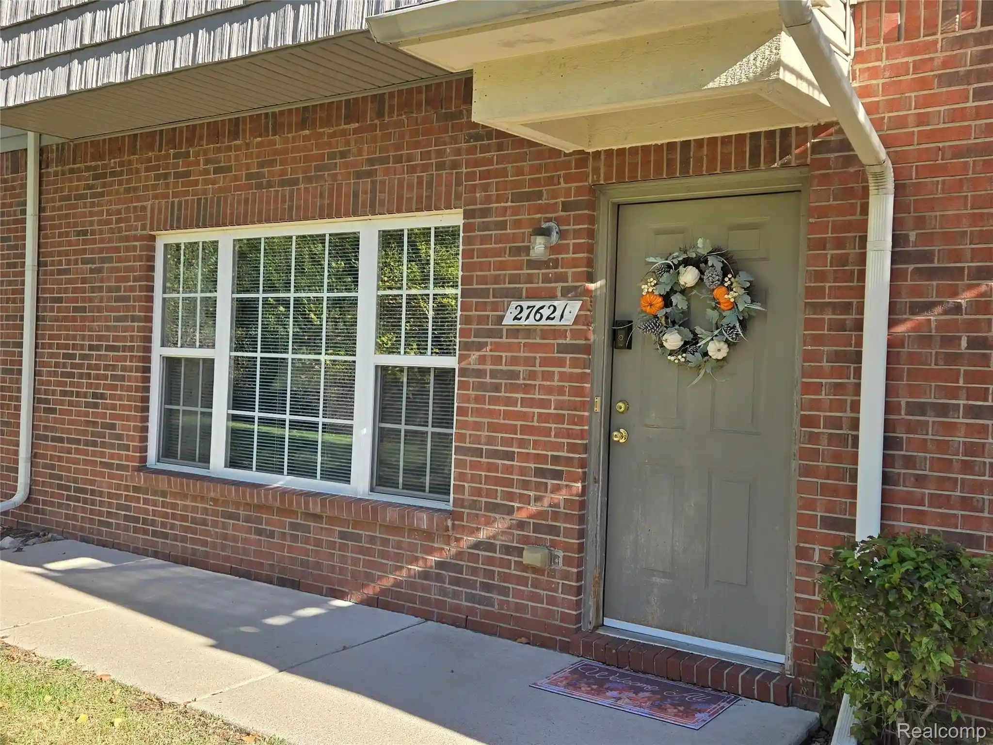 Condo for sale at 27621 Hidden Oaks Dr, Trenton, MI 48183 | MLS# 20261085980