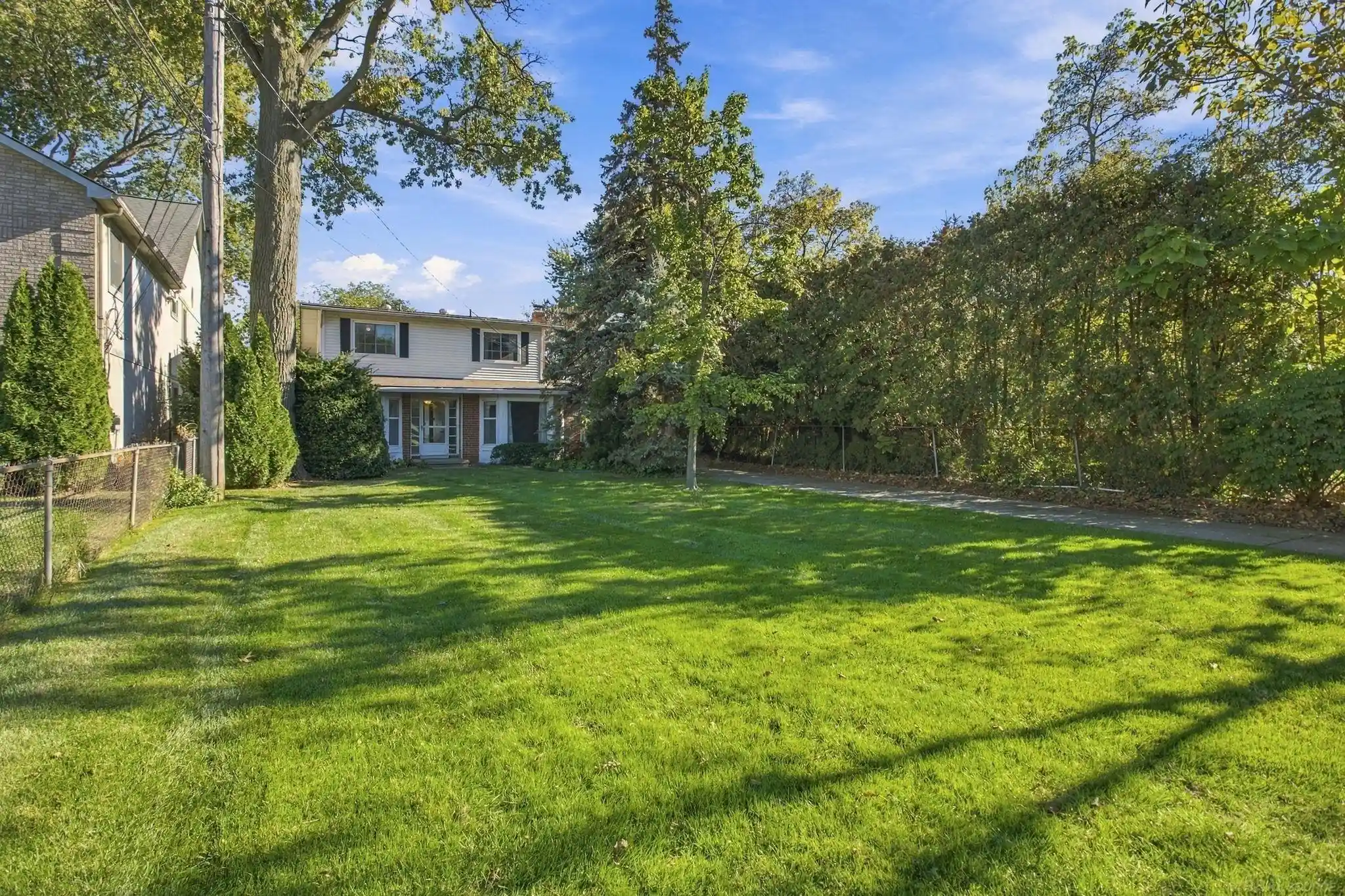 Photo 1 of Sale Pending at 33616 Jefferson Ave, Saint Clair Shores, MI 48082 | MLS# 58050225701 | Listing updated on 2026-10-30