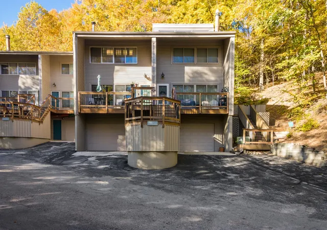 Condo for sale at 11206 S Cottonwood Dr, Traverse City, MI 49684 | MLS# 78080074754
