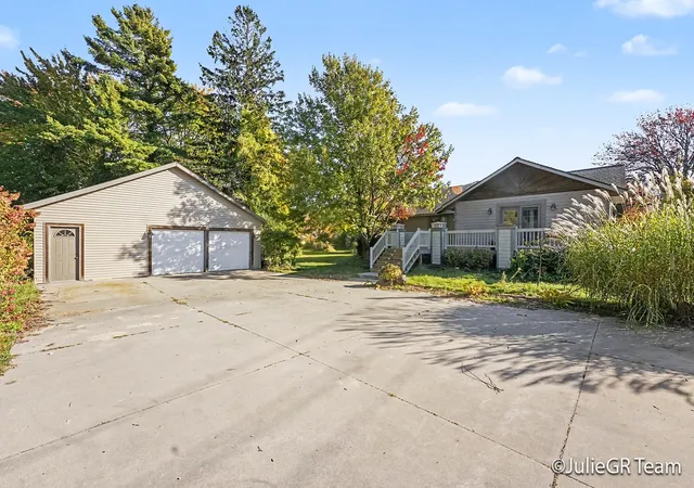 Photo 1 of Single family home for sale at 16248 Taft Rd, Spring Lake, MI 49456 | MLS# 65026056405 | Listing updated on 2026-10-29